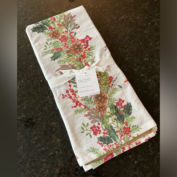 New Pottery Barn Holly Berry Tea Towels - Set of 2, Christmas, Winter, Holiday - Picture 7 of 15